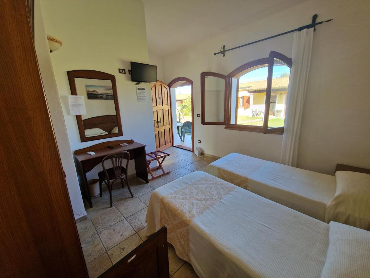 Hotel Perda Rubia San Giovanni Suergiu Bagian luar foto